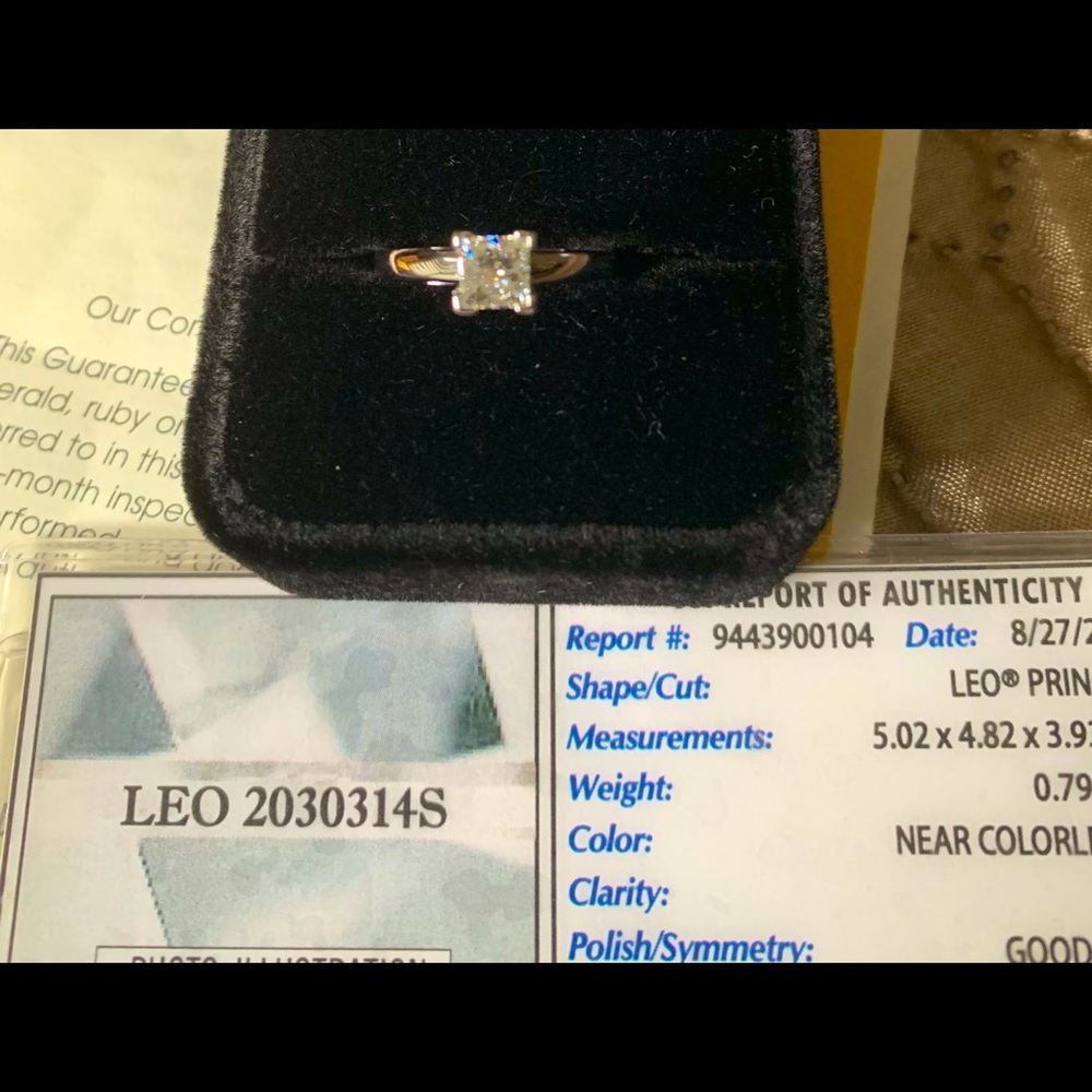 Leo diamond ring